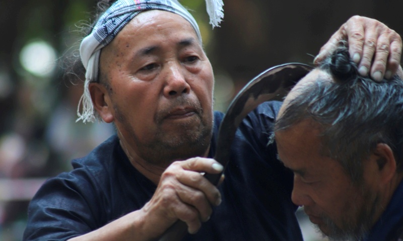 Humans of China: &quot;My Father Taught Me How to Cut Hair Using a Sickle When I Was 12 Years Old&quot;