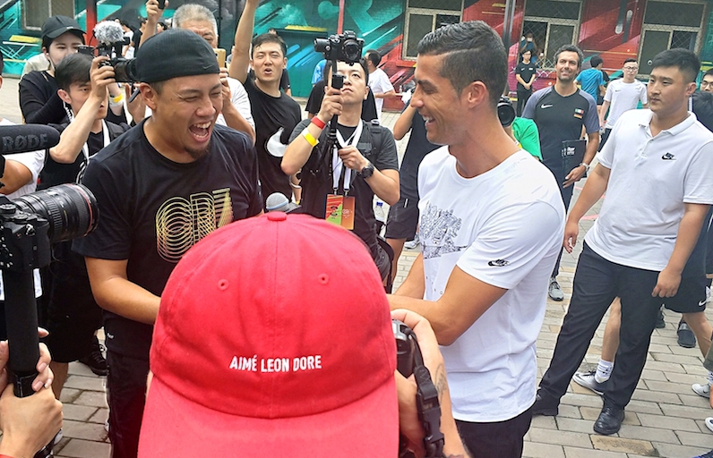 Football Star Cristiano Ronaldo Spotted Signing Walls and Jerseys at Beijing&#039;s 798