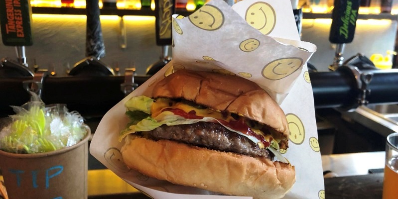 Burger Favorite WasPark Joins Deal Beer for Late Night Munchies in Jiaodaokou