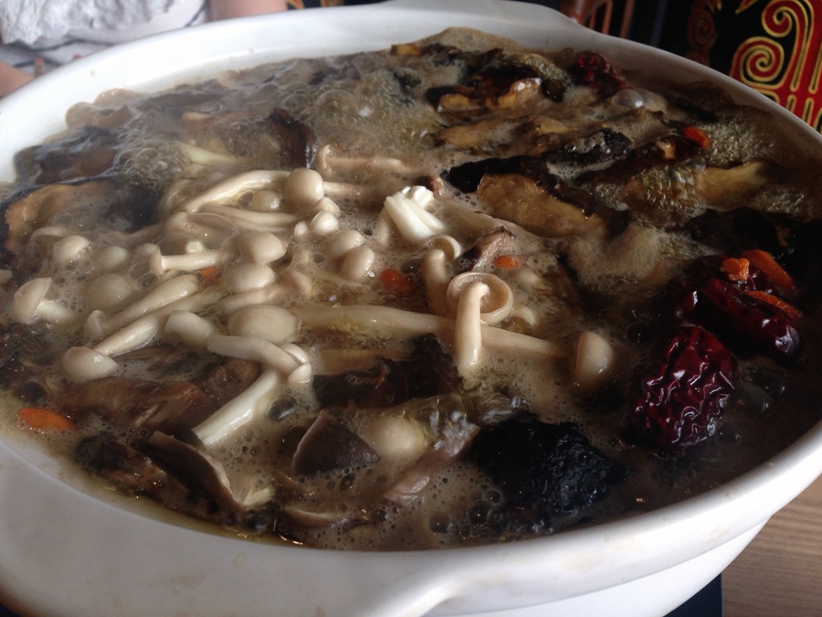 Healthy Hot Pot: Asiniuniu&#039;s Mushroom Hot Pot