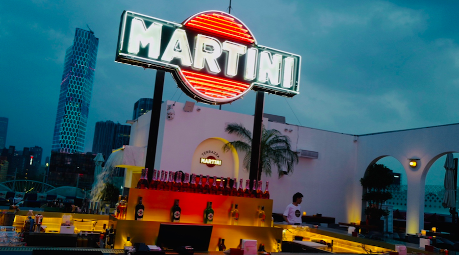 EAT: Terrazza Martini Anniversary, Hatchery x Village Café, De Refter x Hulu Mini Bao Sliders