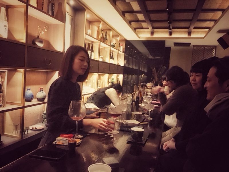Gimmicks Abound At Sanyuanli's Von Bar, But At Least the Bartenders Don't Skimp On the Booze