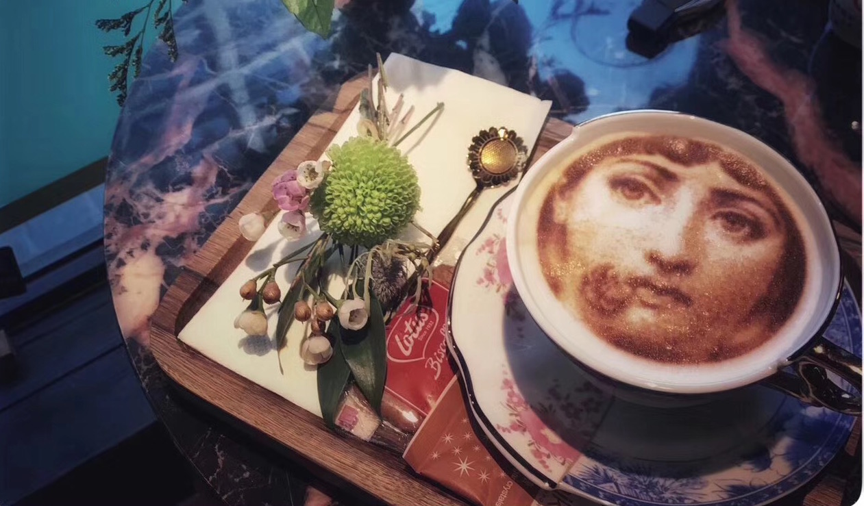 Literally Drink Your Face Off With Vase’s Selfie-esque Coffee Art