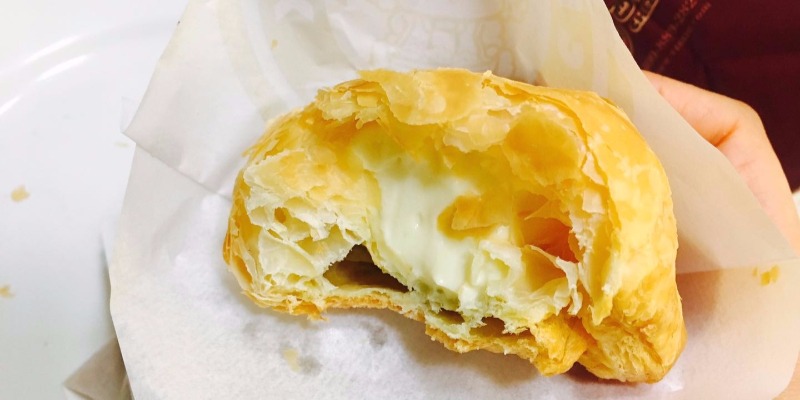 Street Eats: Boost Your Mood with Sugary Cream Puffs at Chex Choux
