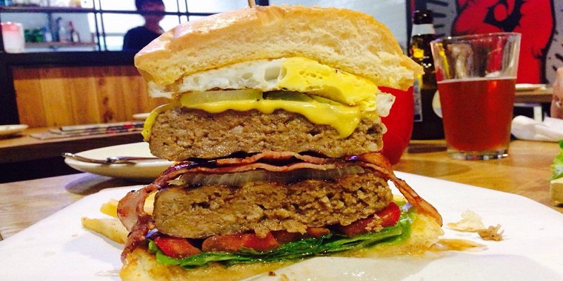 Grill: BurgerMe&#039;s Juicy Burger with Double Patties