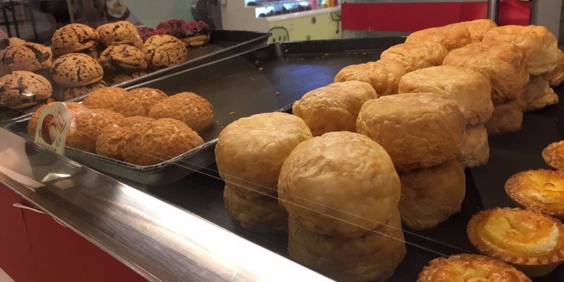 Street Eats: Motivate Yourself in the Morning with Sugary Cream Puffs at Chex Choux