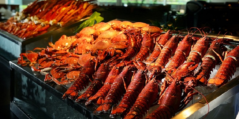 Spoil Yourself with New Seafood Splurge Semi-Buffet Brunch at Feast 