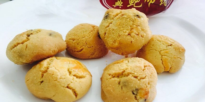 Street Eats: We Tried The Popular Chinese Pastries Baoshifu, And They Are…Meh