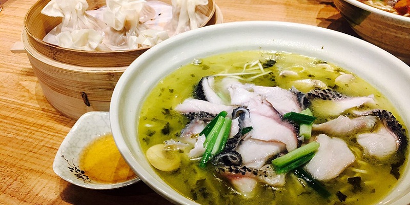 Street Eats: Pian’erchuan Noodle Soup and Hearty Shumai from Hangzhou