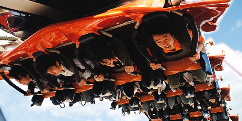 Rollercoaster Riders Left Hanging Face Down in Beijing Happy Valley 
