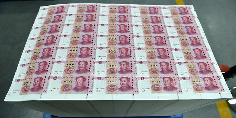 A Peek at The New 100 Yuan NoteA Peek at The New 100 Yuan NoteNew 100-yuan notes wheeled out in the factory of China Banknote Printing and Minting Corporation