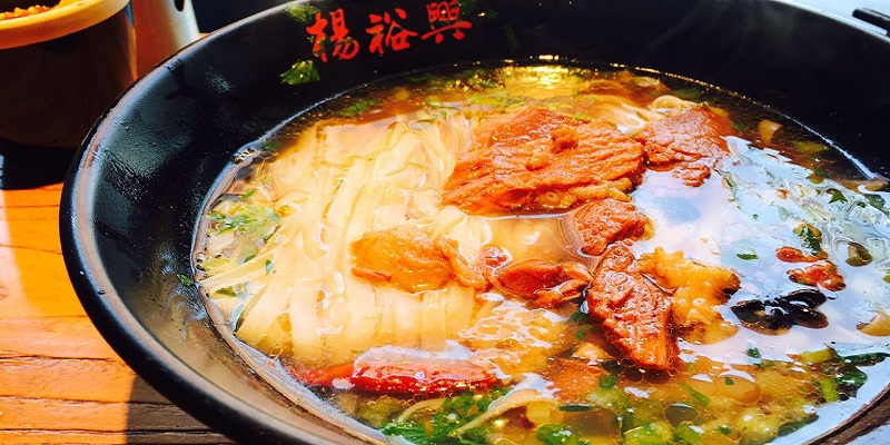 Time-Honored Yangyuxing Hunan Noodle Shop Serves Spicy Noodles and Stinky Tofu to Warm You Up