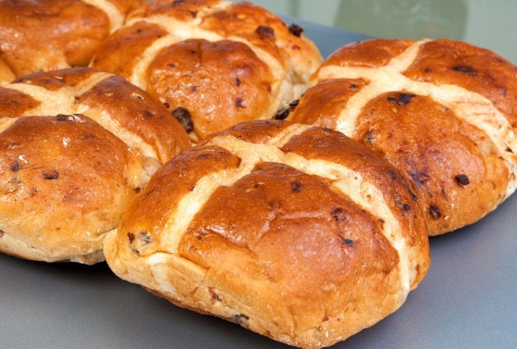 Satisfy Your Hot Cross Bun Cravings With These Spots