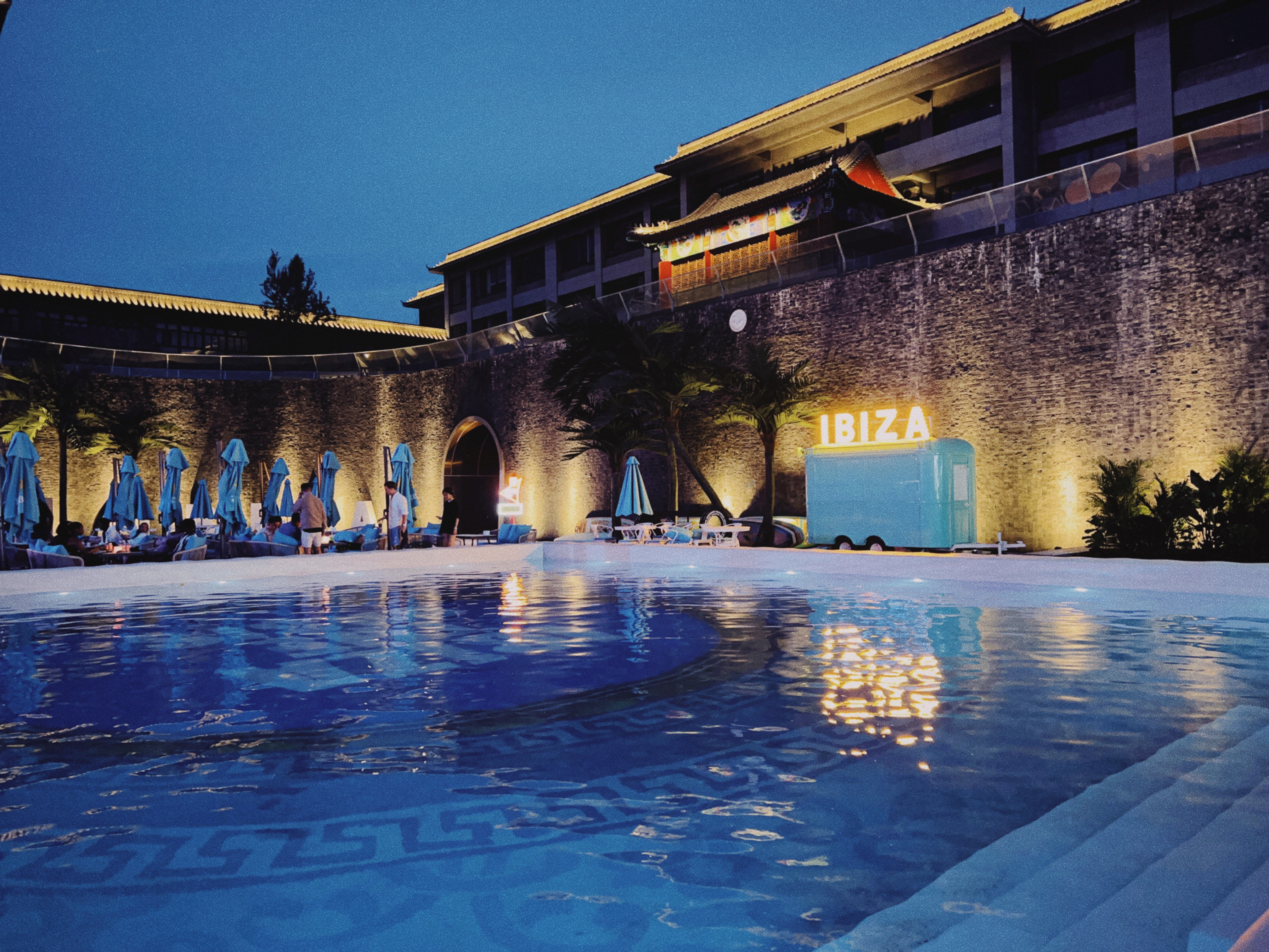 Untuk mencoba Daftar: Klub Pool Baru, Bintik Bir, Whiskey Fest & amp; Lagi