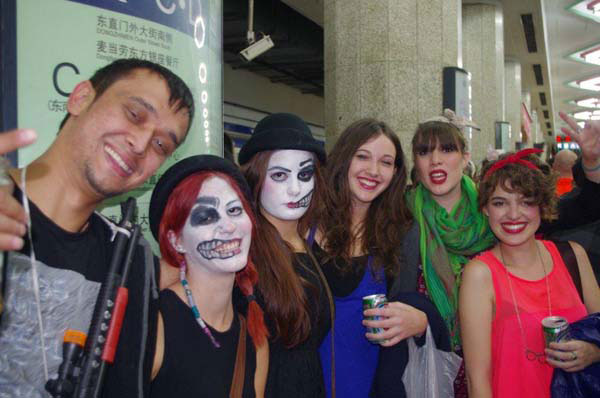 2012 Beijing Subway Halloween Party08