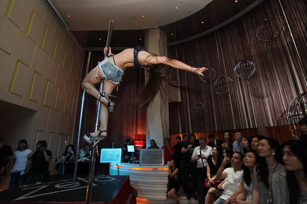 Zeta Bar Pole Dancing Competition Beijing03